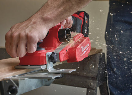 MILWAUKEE PIALLA A BATTERIA M18 BP-402C(V2/24)