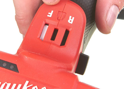 MILWAUKEE MINI SMERIGLIATRICE/TRONCATRICE A BATTERIA M12 FCOT-0(V1/23)