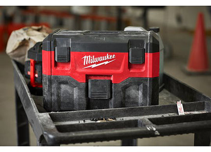 MILWAUKEE ASPIRATORE A BATTERIA SOLIDI/LIQUIDI M18 VC2-0(V1/23)