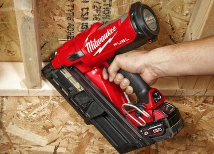MILWAUKEE CHIODATRICE 34° A BATTERIA M18 FFN-0C