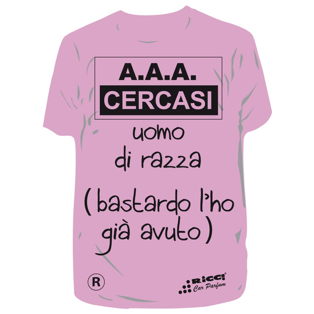 RICCI PROFUMATORE AUTO T-SHIRT SCRITTE "AAA CERCASI UOMO DI..." FRAGOLA